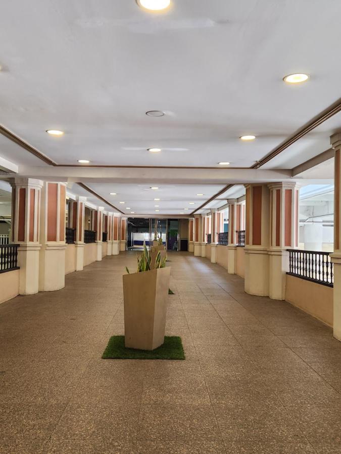 Spacious Cozy Suite At The Venice Mall With Free Parking And Washing Machine (Adults Only) Taguig Buitenkant foto