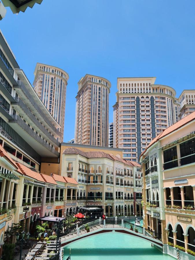 Spacious Cozy Suite At The Venice Mall With Free Parking And Washing Machine (Adults Only) Taguig Buitenkant foto