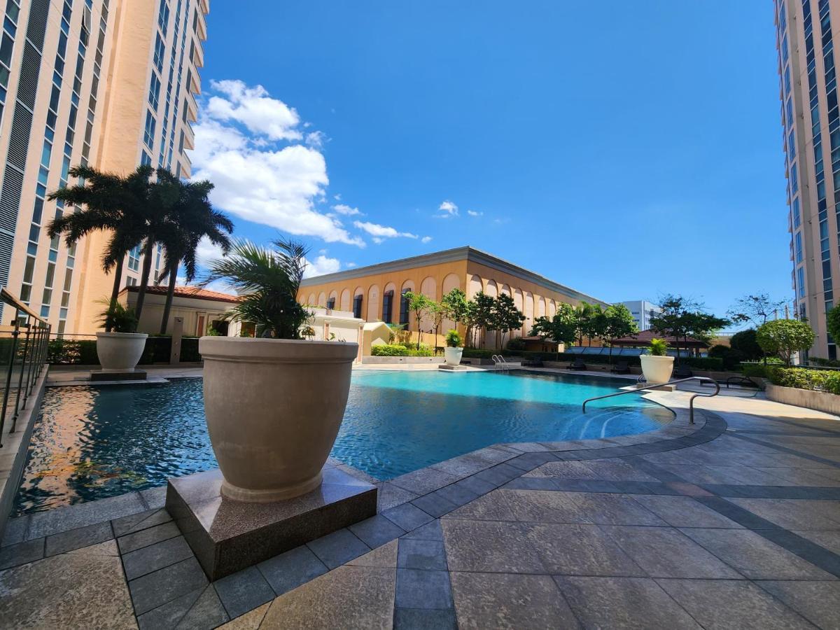 Spacious Cozy Suite At The Venice Mall With Free Parking And Washing Machine (Adults Only) Taguig Buitenkant foto